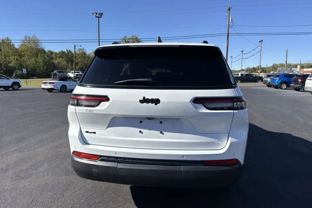 2024 Jeep Grand Cherokee Altitude photo 1