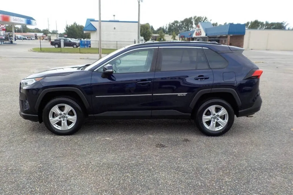 2019 Toyota RAV4 XLE photo 1