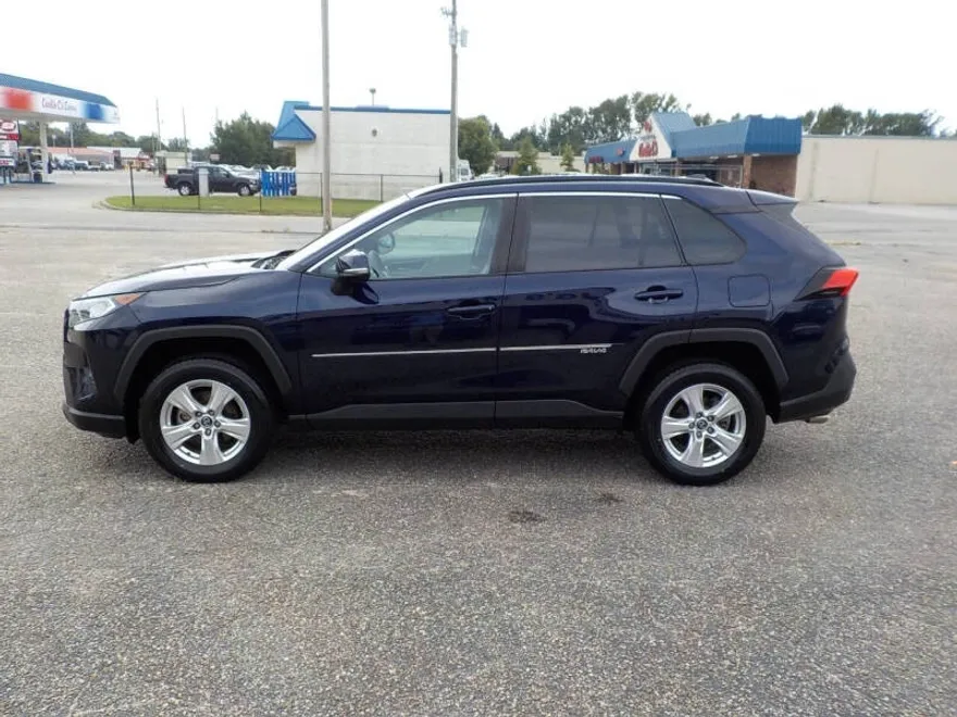 2019 Toyota RAV4 XLE photo 1