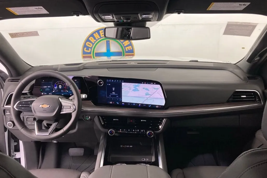 2025 Chevrolet Suburban LT photo 1