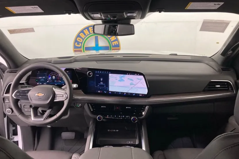 2025 Chevrolet Suburban LT photo 1