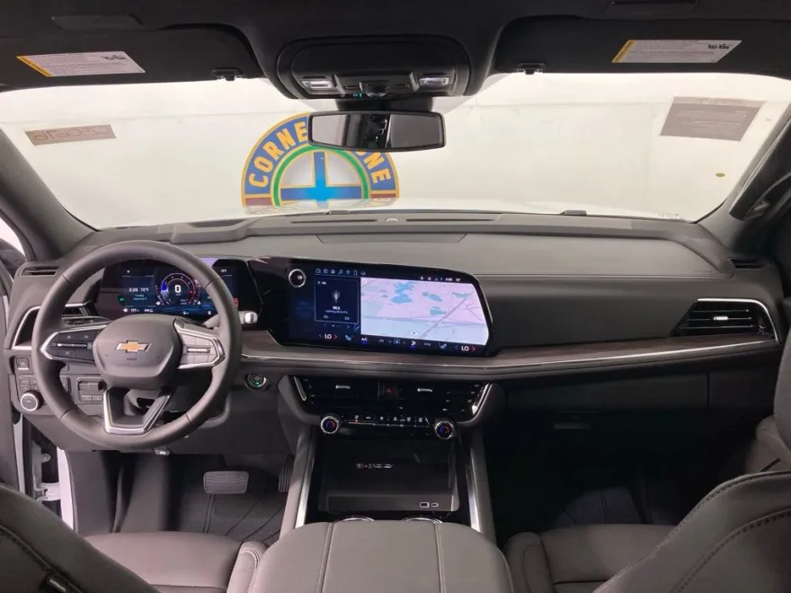 2025 Chevrolet Suburban LT photo 1
