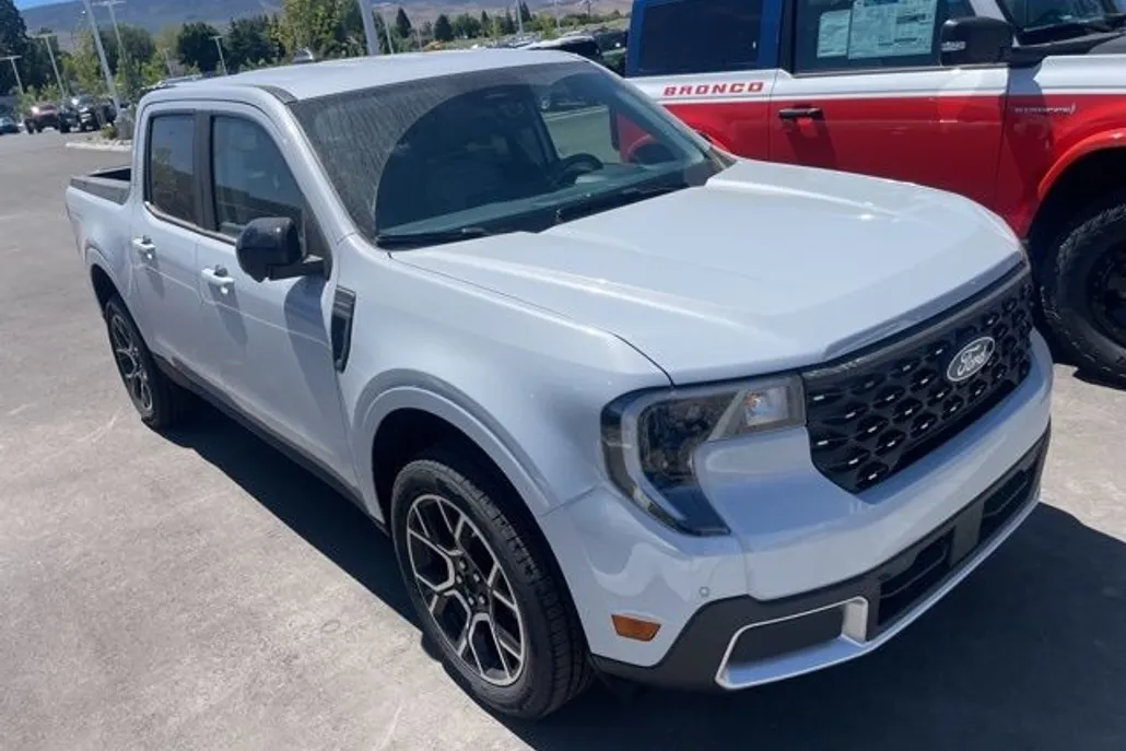 2025 Ford Maverick Lariat photo 1