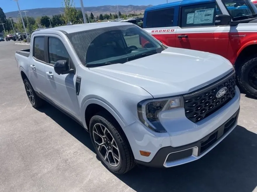 2025 Ford Maverick Lariat photo 1