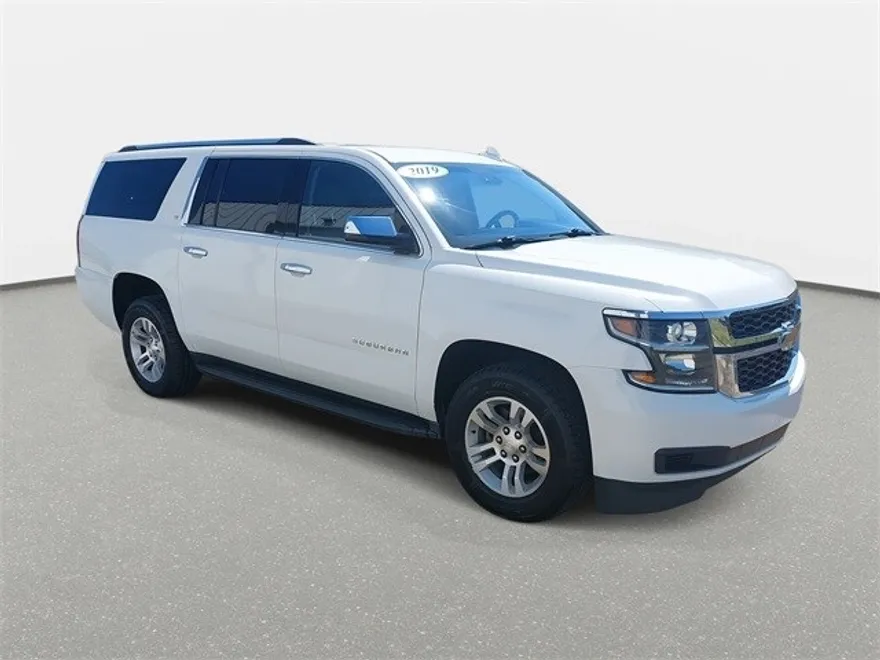 2019 Chevrolet Suburban LT photo 1