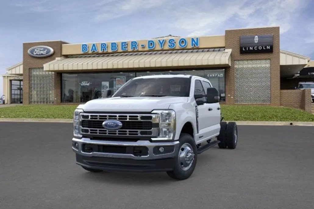 2025 Ford F-350 XLT photo 1