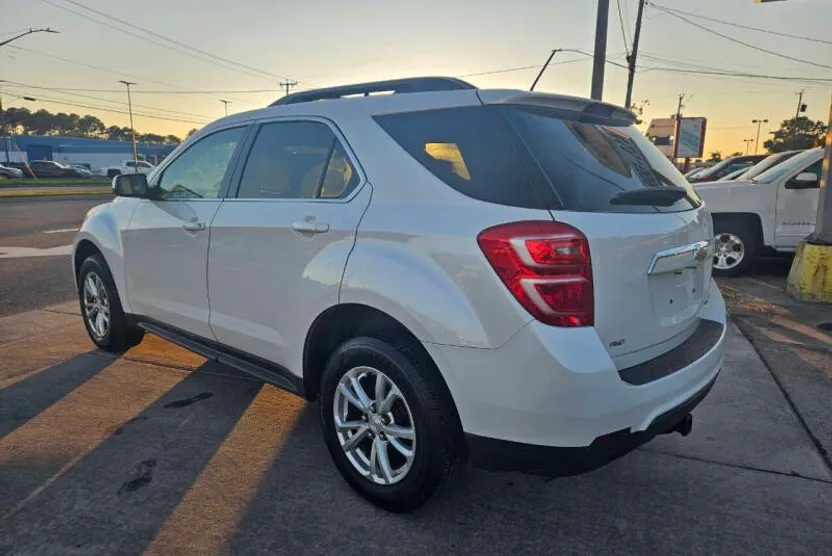 2016 Chevrolet Equinox LT photo 1