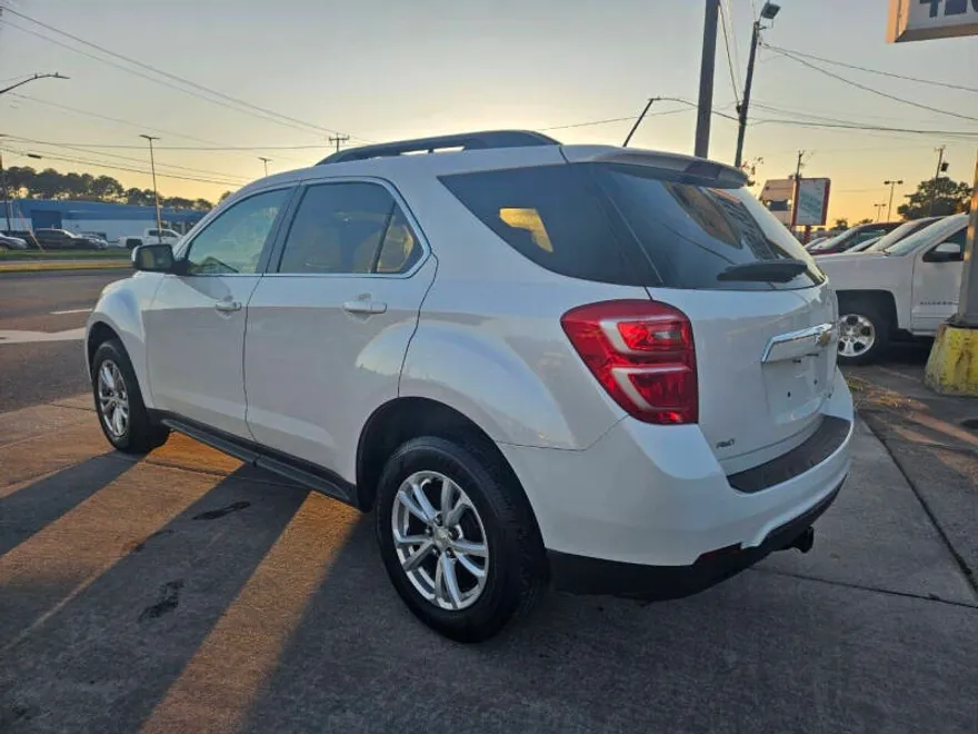 2016 Chevrolet Equinox LT photo 1