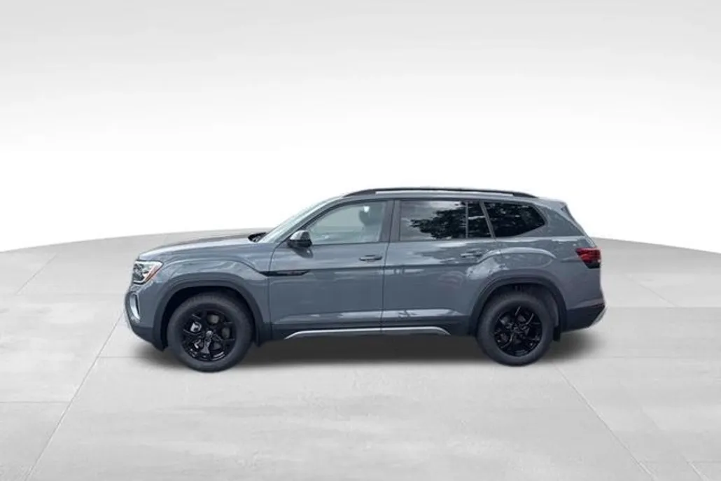 2025 Volkswagen Atlas Peak Edition SE photo 1
