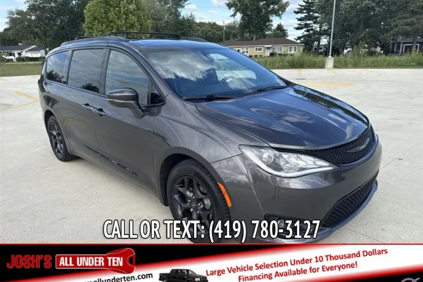 2019 Chrysler Pacifica Limited photo 1