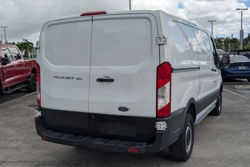 2018 Ford Transit photo 1
