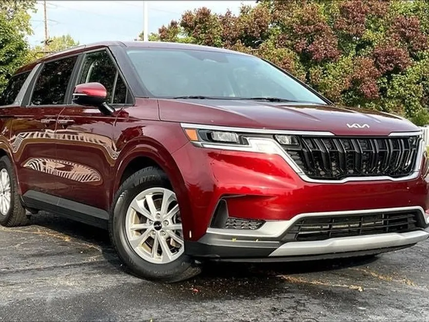 2023 Kia Carnival LX photo 1