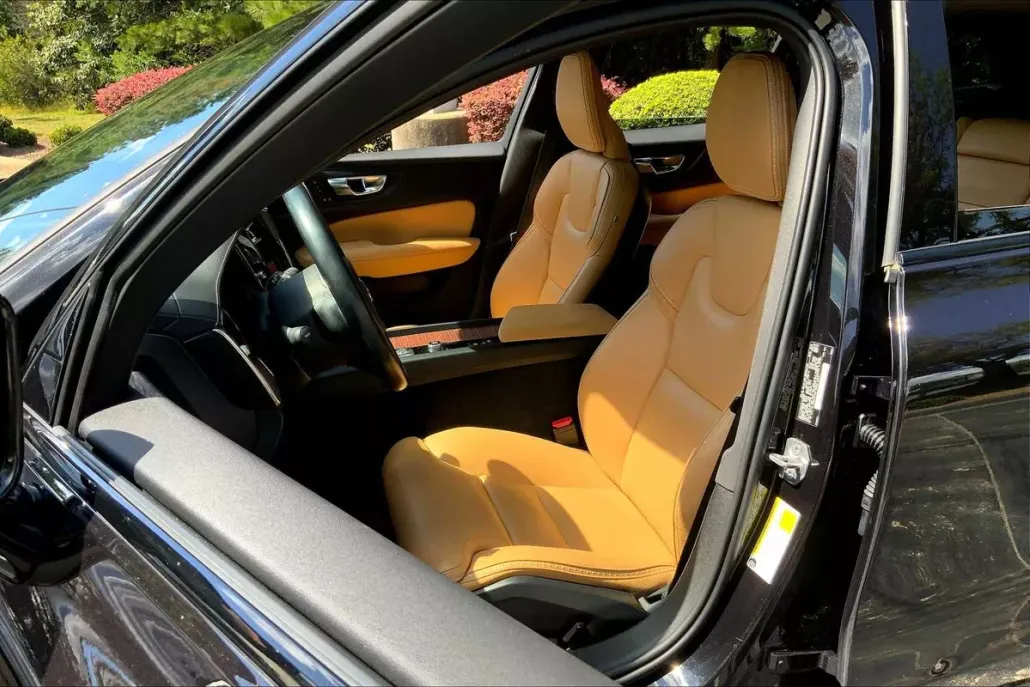 2020 Volvo V60 Cross Country photo 1