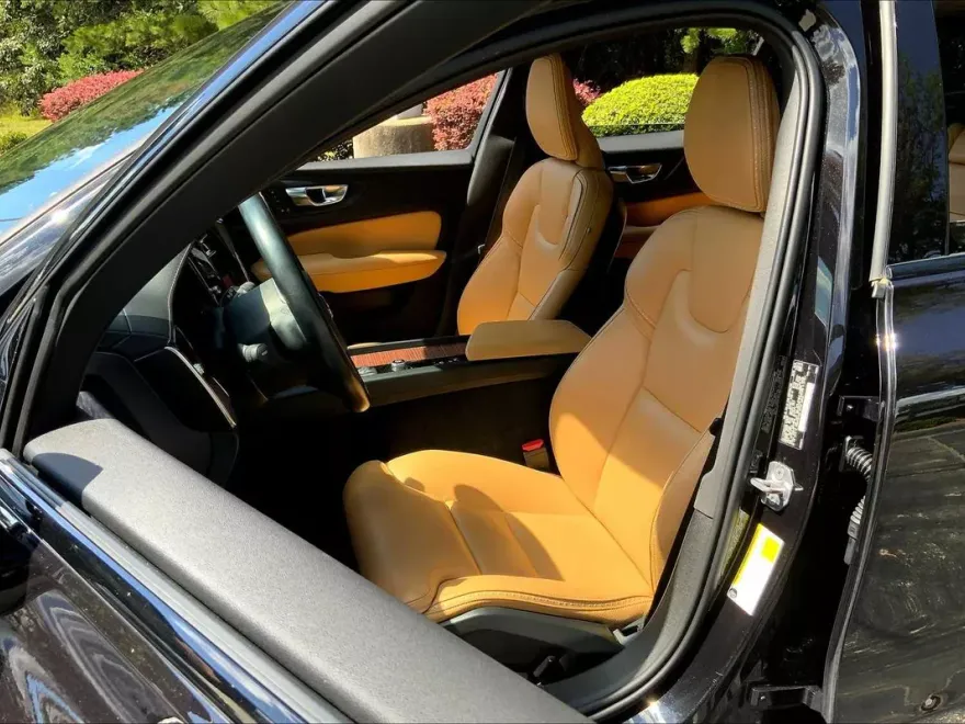 2020 Volvo V60 Cross Country photo 1
