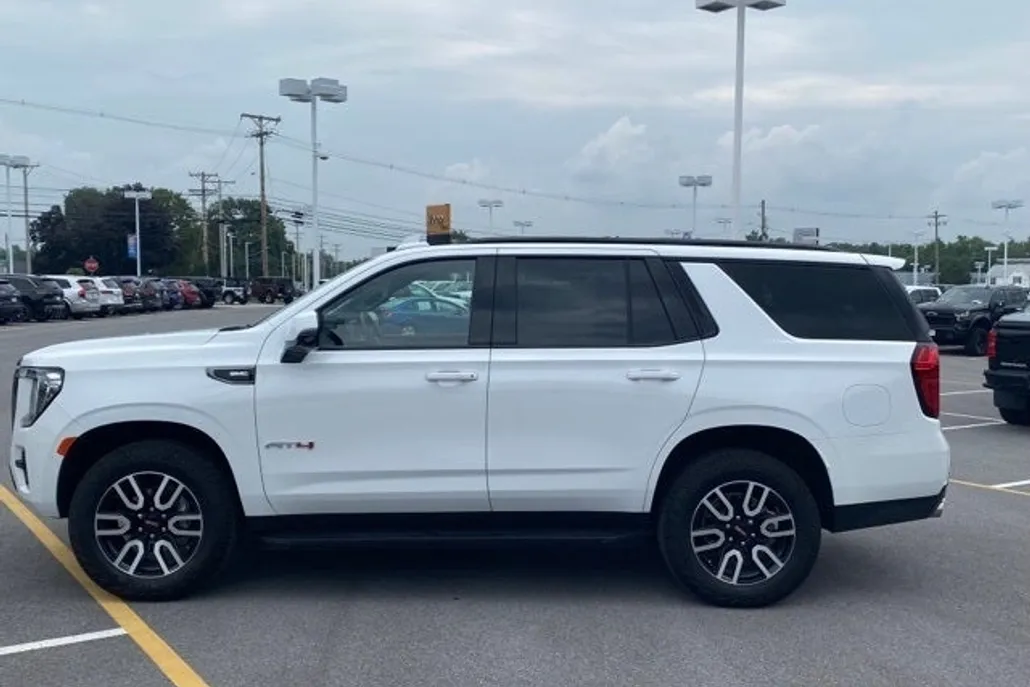 2024 Gmc Yukon AT4 photo 1