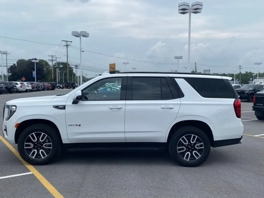 2024 Gmc Yukon AT4 photo 1