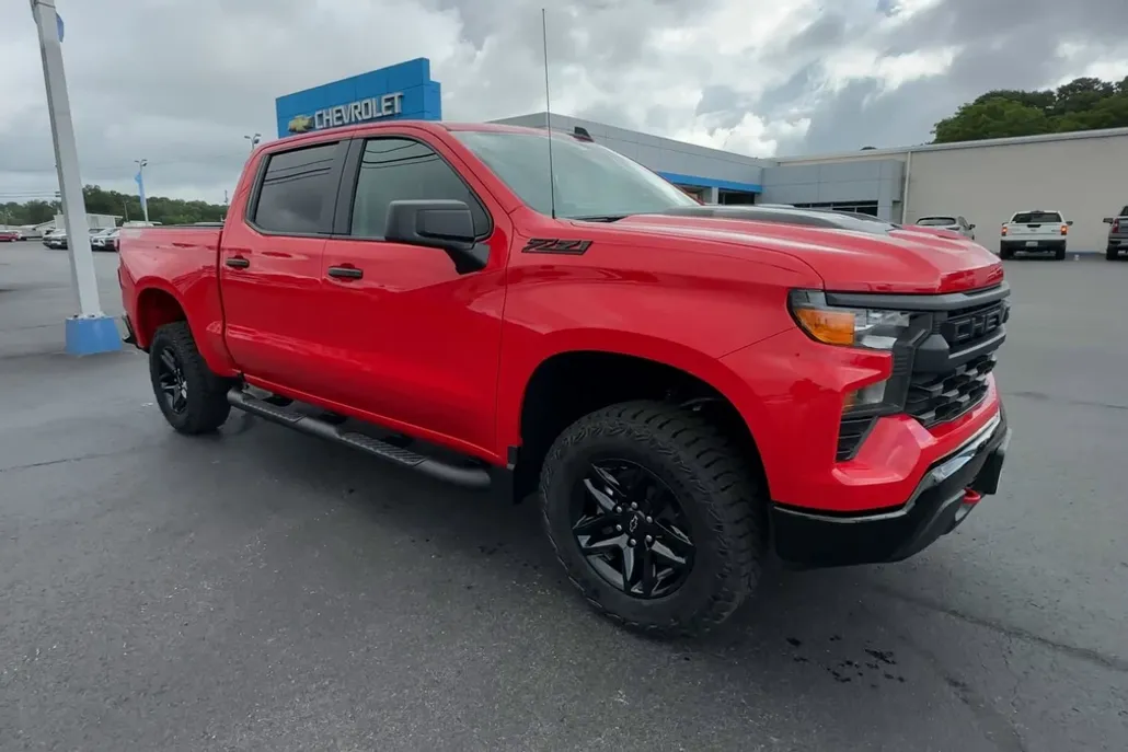 2025 Chevrolet Silverado 1500 Custom Trail Boss photo 1