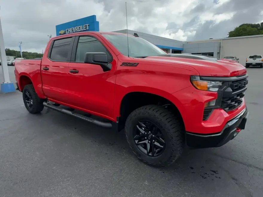 2025 Chevrolet Silverado 1500 Custom Trail Boss photo 1