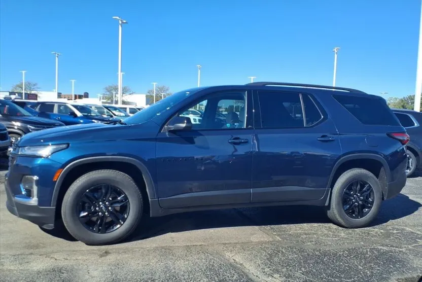 2022 Chevrolet Traverse LS photo 1