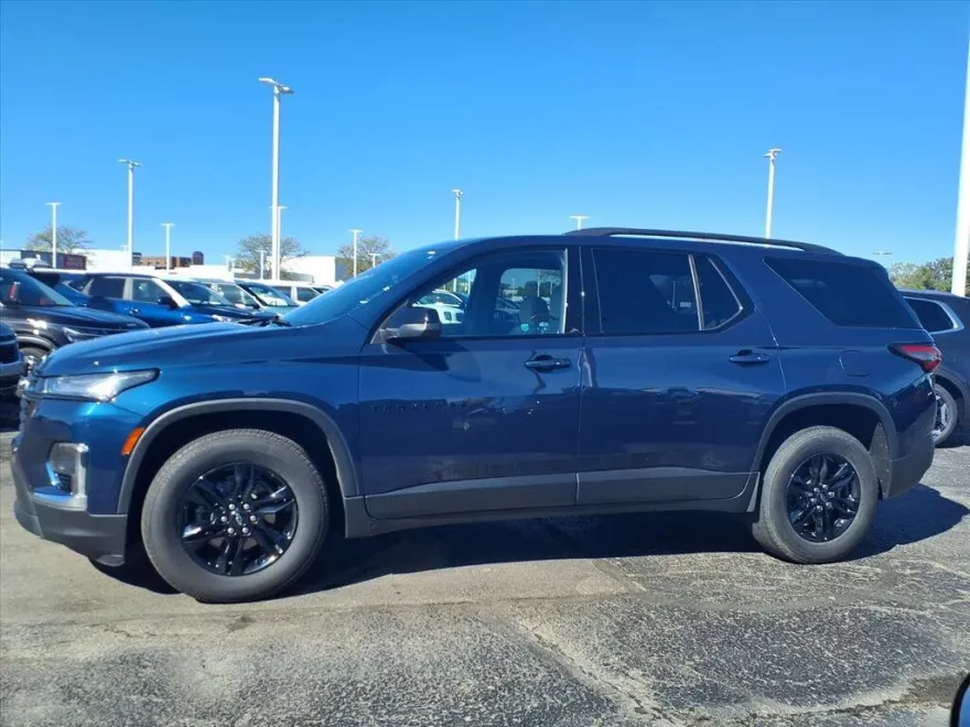 2022 Chevrolet Traverse LS photo 1