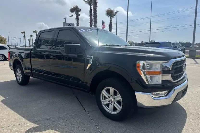2023 Ford F-150 XLT photo 1