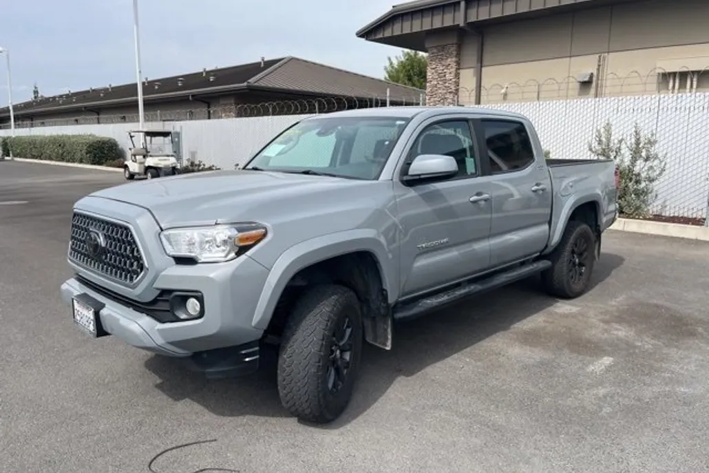 2020 Toyota Tacoma SR5 photo 1