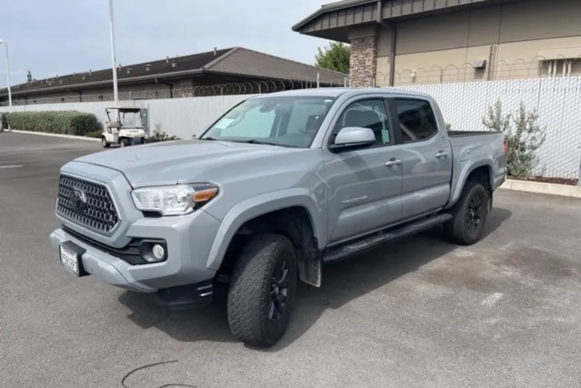 2020 Toyota Tacoma SR5 photo 1