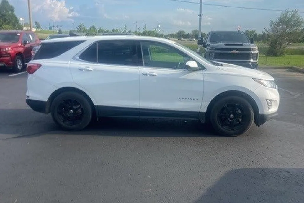 2019 Chevrolet Equinox LT photo 1