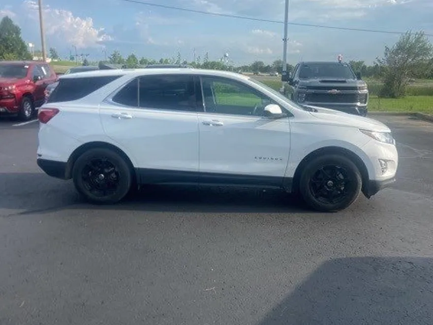 2019 Chevrolet Equinox LT photo 1