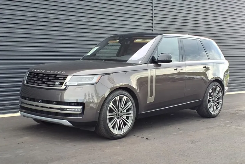 2023 Land Rover Range Rover SE photo 1