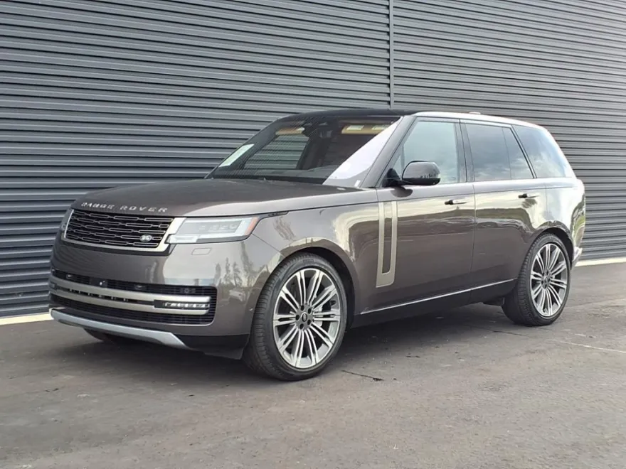 2023 Land Rover Range Rover SE photo 1