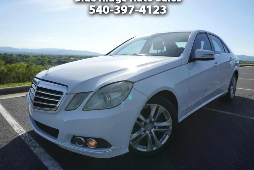 2011 Mercedes Benz E Sedan 4MATIC photo 1