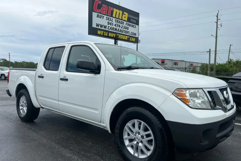 2016 Nissan Frontier Crew Cab SV photo 1
