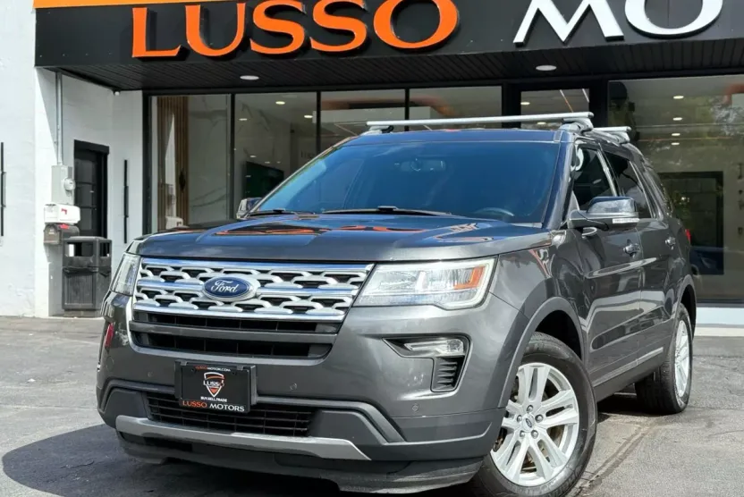 2018 Ford Explorer XLT Sport photo 1