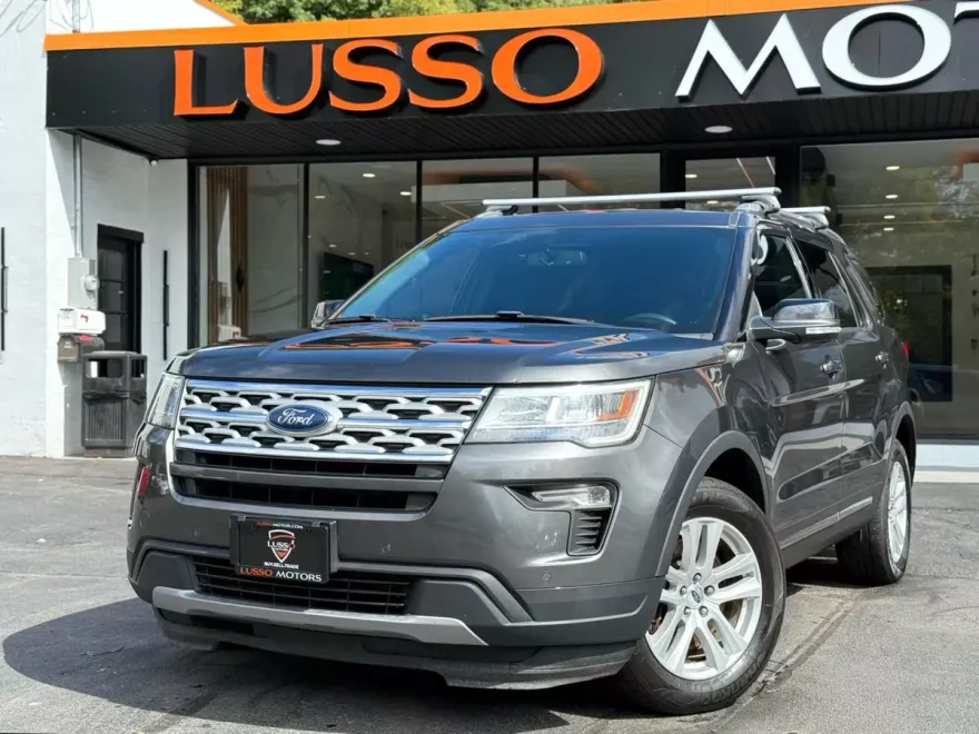 2018 Ford Explorer XLT Sport photo 1