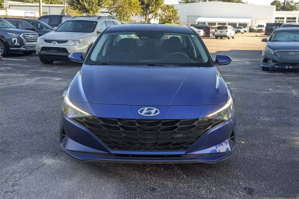 2023 Hyundai Elantra SE photo 1
