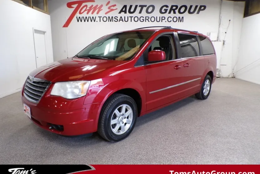 2010 Chrysler Town & Country Touring photo 1