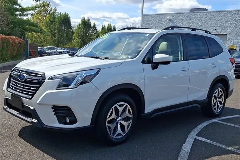 2024 Subaru Forester Premium photo 1
