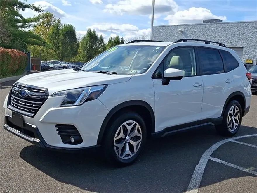2024 Subaru Forester Premium photo 1