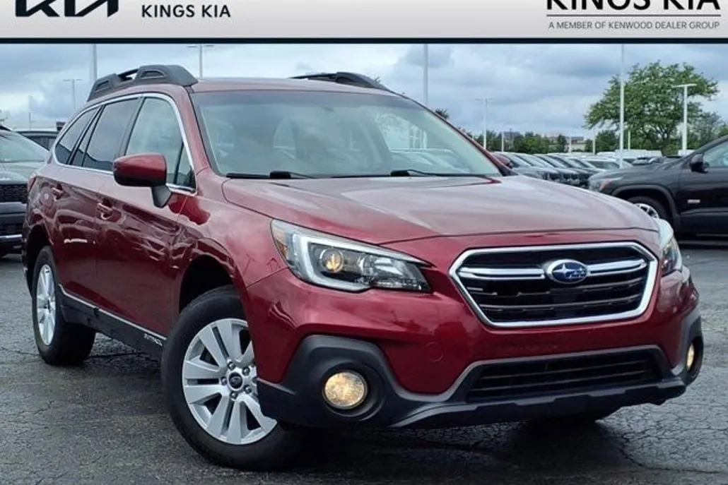 2018 Subaru Outback Premium photo 1