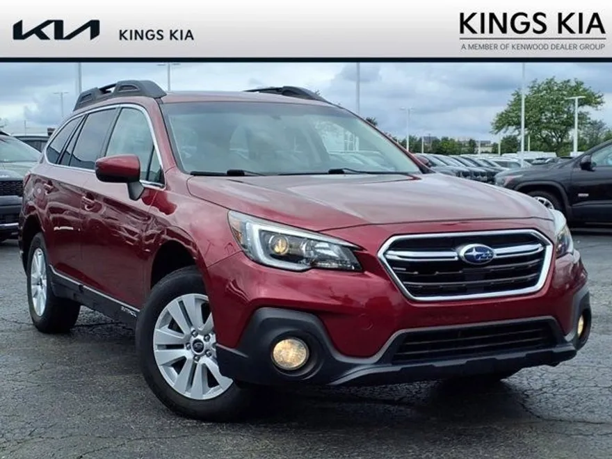 2018 Subaru Outback Premium photo 1