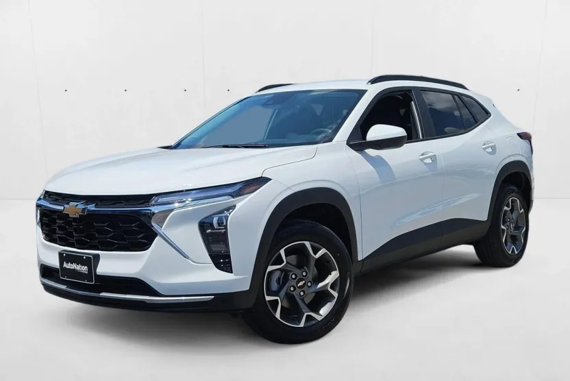 2025 Chevrolet Trax LT photo 1