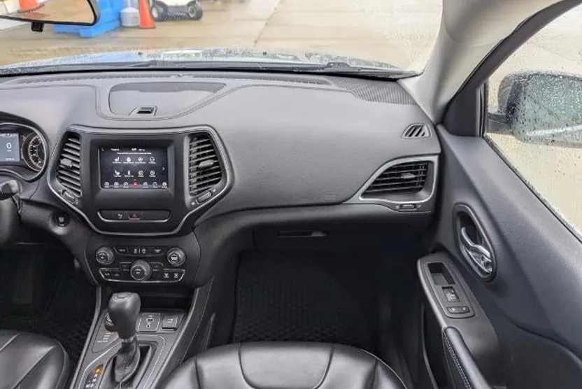 2019 Jeep Cherokee Latitude photo 1