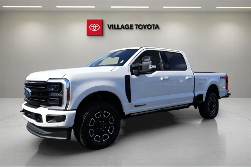 2025 Ford F-250 Platinum photo 1