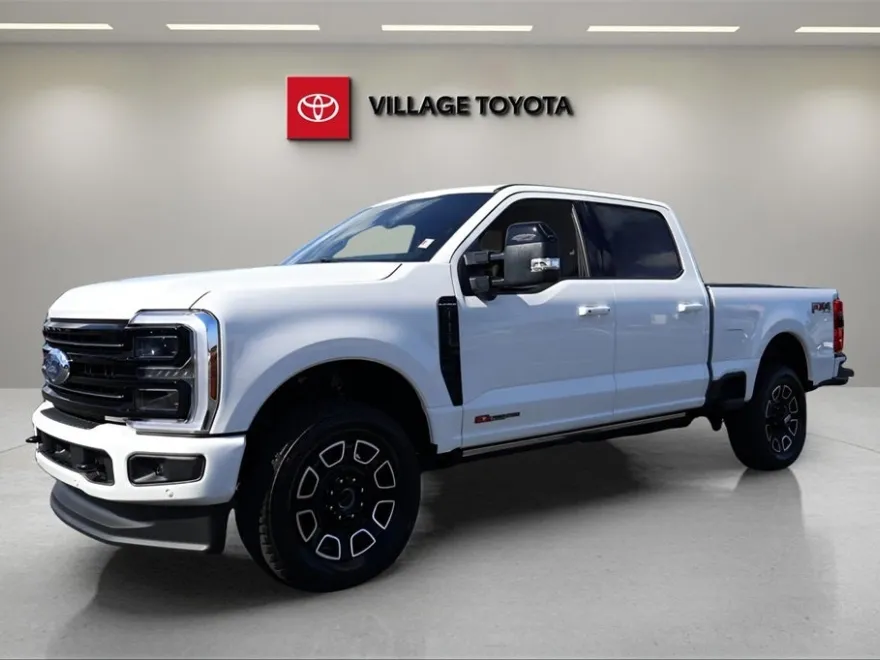 2025 Ford F-250 Platinum photo 1