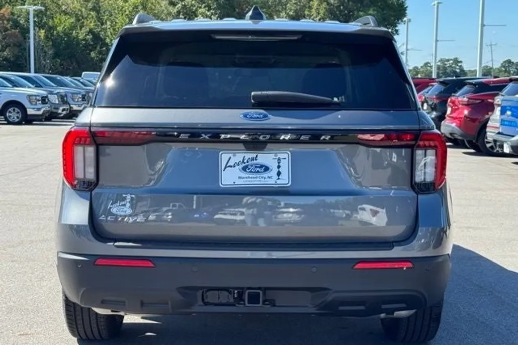 2025 Ford Explorer photo 1