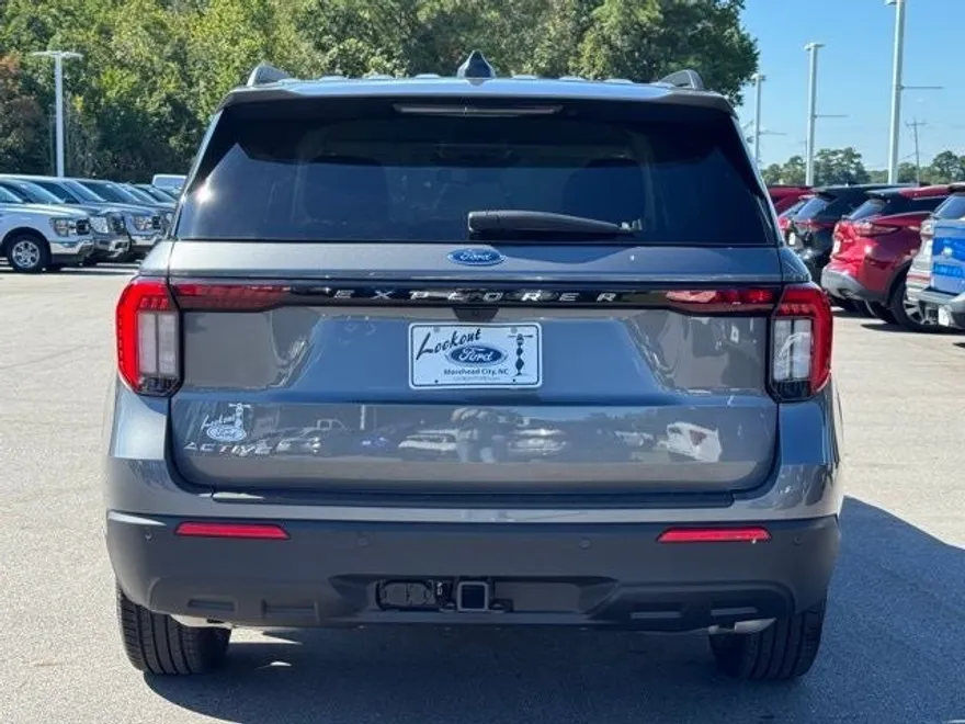 2025 Ford Explorer photo 1