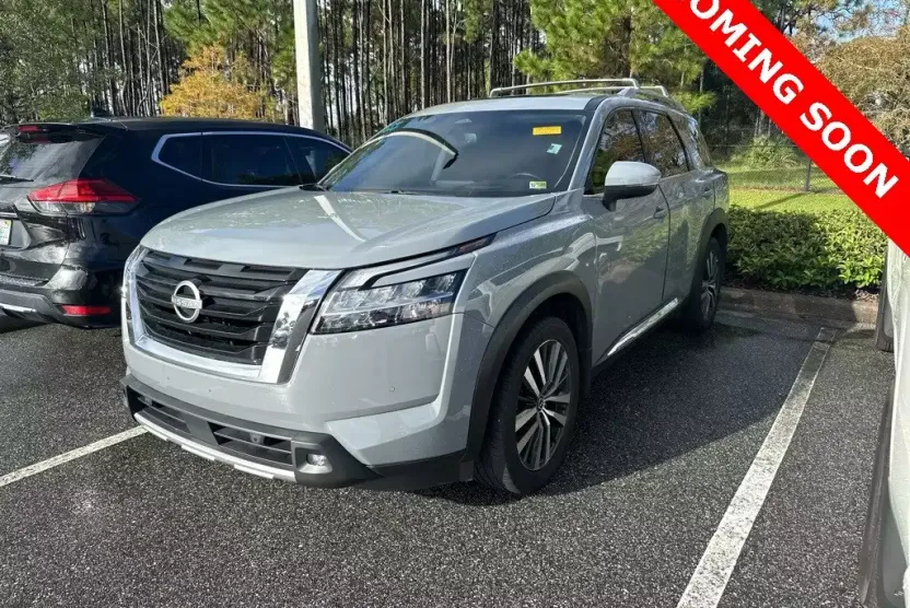 2022 Nissan Pathfinder Platinum photo 1
