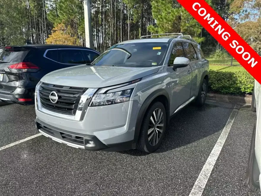 2022 Nissan Pathfinder Platinum photo 1