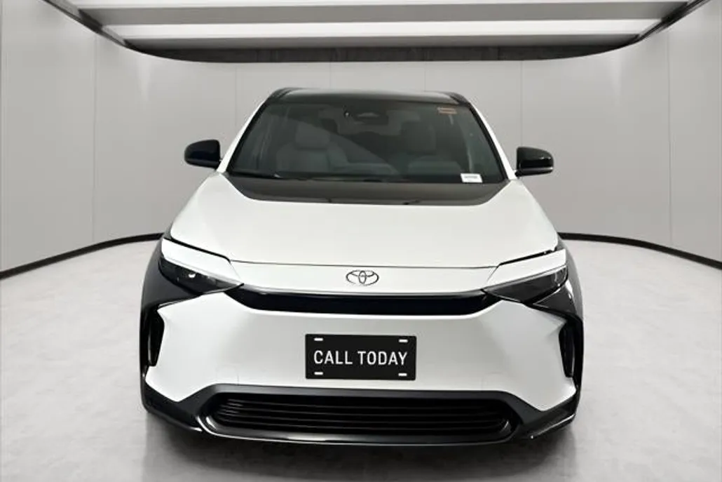 2023 Toyota bZ4X XLE photo 1